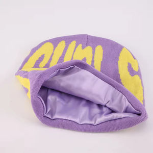 Bonnet en tricot doublé satin avec logo personnalisé, bonnet d'hiver pour femmes, bonnet personnalisé pour hommes, bonnets personnalisés avec logo - Product Image 4