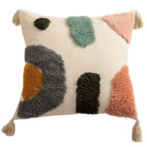 Coussin décoratif géométrique tufté carré style bohème avec broderie et pompons, design multicolore - Product Image 1