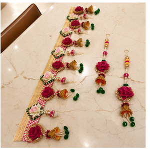 Toran indien traditionnel avec des pompons perlés de lotus rose et des broderies dorées pour la décoration de la maison à l'occasion de Diwali, à suspendre à l'entrée - Product Image 6