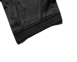 Camiseta de Fútbol Americano Personalizada con Número de Jugador, Negra y Roja, con Impresión Digital, Cualquier Nombre, Número 00, Unisex, Manga Corta, Cuello en V - Product Image 2