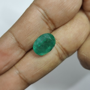 พลอยมรกตสีเขียวรูปไข่ 6.82 กะรัต จากแซมเบีย แบบเม็ดเดี่ยว ตาราง R\tti เบอร์ 7.25 - Product Image 1