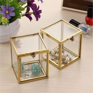 Caja Hexagonal de Vidrio Dorado Estilo Nórdico |   Caja Geométrica para Anillos de Boda, Exhibidor de Flores de Vidrio |   Pequeño Recuerdo Personalizado - Product Image 6