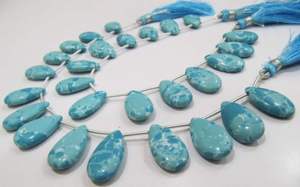 Perles de pierre de magnésite turquoise, forme poire, simples, 8 pouces de long - Product Image 2