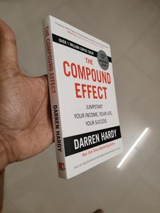 L'effet composé par Darren Hardy, livre en anglais à couverture souple sur l'éducation, le développement personnel et la motivation professionnelle - Product Image 4