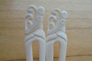 Pasador de Pelo Personalizado con Diseño de Hueso |   Palillo para el Cabello Tallado a Mano, Disponible para OEM - Product Image 5