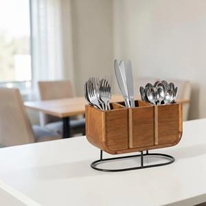 Juego de cubiertos de madera de tres columnas con base de metal, ideal para exhibir en la cocina, mesas de restaurante, cafeterías y mesas de comedor. - Product Image 4