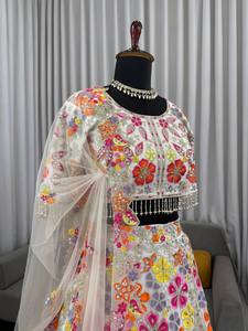 Ensemble Lehenga Choli en Faux Georgette Brodé avec Sequins et Motifs Floraux, et Dupatta en Tulle, pour Mariage et Soirée, pour Femme - Product Image 2