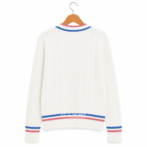 Pull d'hiver élégant à rayures blanches, bleues et roses avec logo personnalisé Cosh International Sisterhood, fermeture à boutons contrastants - Product Image 4