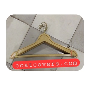 Elegantes perchas de plástico de estilo madera Organizador de ropa versátil y fuerte para colgar ropa - Product Image 2