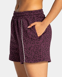 Shorts taille haute pour femmes, couleur prune, avec lignes contrastées, poches, taille élastique, style sportif, en tissu tricoté respirant, vente en gros, OEM - Product Image 1
