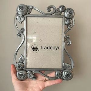 Marco de Fotos Metálico Premium Hecho a Mano para Decoración de Mesa por Tradebyd - Product Image 1