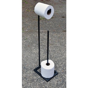 Porte-papier toilette sur pied en fer avec finition élégante pour la salle de bain, solution de rangement décorative - Product Image 2