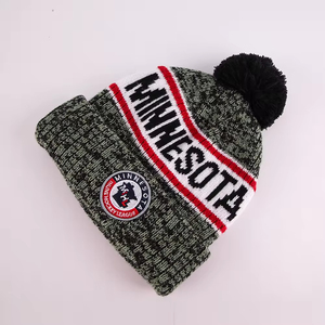Gorro de Punto Unisex para Adultos, Hecho en Pakistán, para Hockey en Línea, con Pompón, Casual, para Invierno, Gris, Negro, Rojo, con Logotipo Bordado - Product Image 4