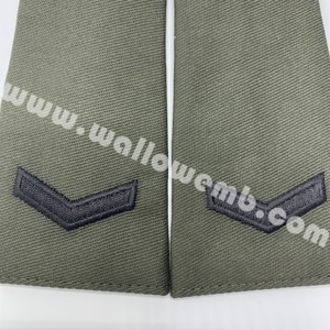 Épaulette de Sergent de l'Uniforme Terrestre Royal du Brunei, Équipement de Défense Personnelle en Polyester et Coton - Product Image 1