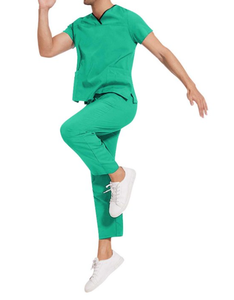 Conjunto de uniforme médico para hombre de color liso con cuello en V – Camiseta de manga corta con bolsillos y pantalones con cintura elástica, dos piezas - Product Image 2