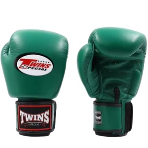 Gants de boxe sur mesure professionnels pour jumeaux, équipement de combat de haute qualité, gants de sparring de Muay Thai par Rectangle Sports - Product Image 2