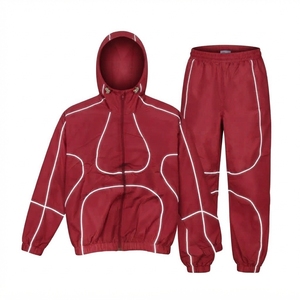 Ensemble coordonné streetwear homme sur mesure, coupe-vent zippé haute visibilité avec bandes réfléchissantes et jogging - Product Image 3