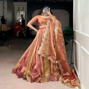 Conjunto de Lehenga Choli VASTRA COTTAGE con Costuras de Seda, Blusa Bordada con Lentejuelas y Dupatta con Gran Volumen, Ideal para Bodas y Fiestas - Product Image 1