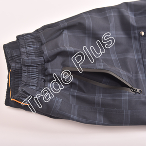 Pantalon de neige noir avec graphisme latéral blanc, imperméable et coupe-vent, doublure chaude, taille à cordon de serrage, fermetures éclair de ventilation, bas élastiques - Product Image 4