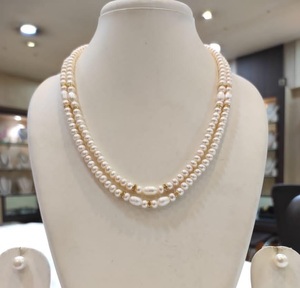 Conjunto de collar Mala con perlas auténticas de calidad premium Radiant y conjunto de aretes para mujeres y niñas, colección para bodas y fiestas. - Product Image 1