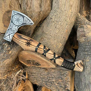 Hache barbue de style nordique avec tête en acier artistique et manche en bois naturel pour collection et exposition - Product Image 2