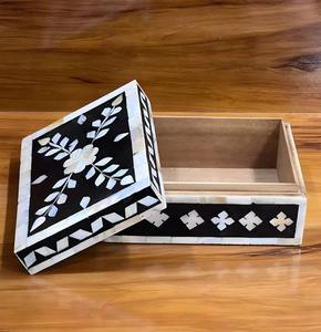 Boîte à bijoux élégante en résine et MDF avec incrustation d'os, motif floral traditionnel, capacité personnalisable, finition de luxe - Product Image 5