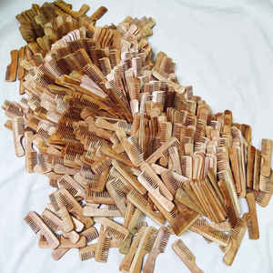 Peine de madera de Neem hecho a mano con dientes anchos para el cuidado del cabello a precio mayorista - Product Image 5
