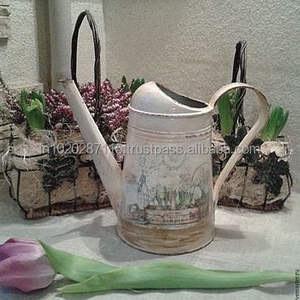 Bidon d'eau galvanisé décoratif avec motif en émail peint à la main, parfait pour les cuisines de ferme rustiques, les patios et les jardins. - Product Image 5