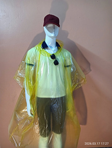 เสื้อกันฝนแบบคลาสสิคใหม่สำหรับคนเดียว ใช้กลางแจ้ง ใช้ในบ้าน อุปกรณ์สำหรับผู้ใหญ่ สำหรับตั้งแคมป์ ทำจากพลาสติก PE แบบใช้แล้วทิ้ง มีแขนสั้น - Product Image 6