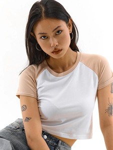 T-shirt court pour femme à manches raglan contrastantes, style Y2K Streetwear, coupe ajustée, haut de mode premium, logo personnalisé, vente en gros - Product Image 2