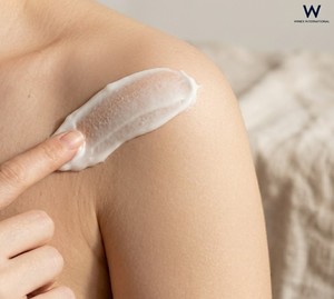 OEM Private Label Herbal Vitamin E Brightening Whitening Moisturizing Body Lotion - Product Image 2