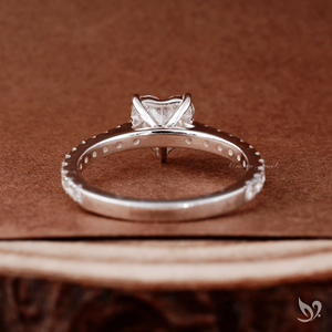 Anillo de Diamante Cultivado en Laboratorio con Forma de Corazón y Banda Pavé Tipo Catedral, 1ct, Certificado IGI, Oro Blanco de 10K, Anillo de Compromiso - Product Image 3