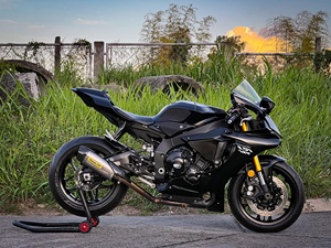 Motocicleta Deportiva Ya-m@ha R1 Negra Usada en Buen Estado, Carenado Completo, Carreras en Calle, 600-1000cc, >80km/h, Uso en Carretera - Product Image 6