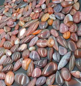 ขายส่งหินอาเกตบอตสวานาธรรมชาติทรงคาโบชองสีน้ำตาลผสมรูปทรงหลากหลายสำหรับทำเครื่องประดับ |   ผู้จัดจำหน่ายอัญมณีจากโรงงานโดยตรง - Product Image 5