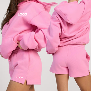 Conjunto Deportivo para Mujer, Sudadera con Capucha y Pantalones Cortos Color Rosa Sólido, Personalizable con Bordado e Impresión, en Felpa de Algodón - Product Image 1