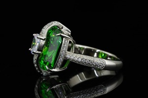 Anillo de Moissanita Verde Ovalado, Anillo de Compromiso con Incrustaciones de Pavé, Plateado en Plata, para Mujer, Joyería para Fiestas - Product Image 6