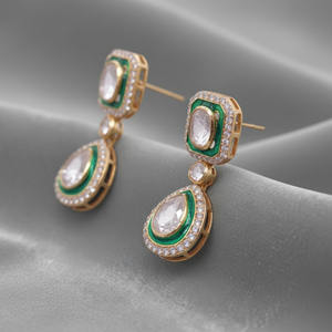 Boucles d'oreilles clous Jessica Creation en argent sterling 925 avec moissanite naturelle Polki et émail vert, pour mariage, fiançailles et soirées - Product Image 2