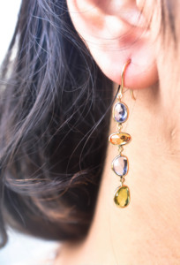 Pendientes Colgantes Hechos a Mano con Zafiro Multicolor Natural de Corte Rosa en Oro de 18K, Arcoíris Etéreo - Product Image 6