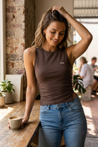 Débardeur marron ajusté sur mesure avec fente latérale, col montant, sans manches, pour femme, coupe slim, couleur unie, style camisole, idéal pour l'été - Product Image 5