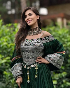 Ensemble de robe tribale vintage en mousseline de soie verte brodée, manches longues, détails argentés, style afghan, pour l'Aïd, à porter toute l'année - Product Image 4