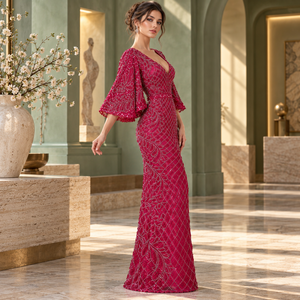 Robe de soirée rose fuchsia brodée avec des manches bouffantes évasées |   Robe de soirée longue à col en V avec détails en sequins - Product Image 3