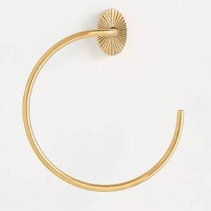 Porte-serviette mural rond en laiton doré de luxe moderne pour une salle de bain élégante - Product Image 2