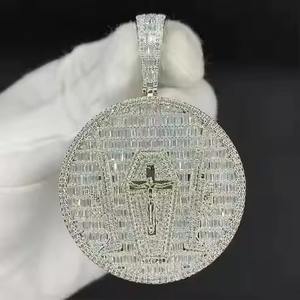 Pendentif Médaillon Moissanite et Diamants Baguette & Ronds Sertis de Pierres, avec Chaîne, Idéal pour Offrir, Disponible à Prix Abordable - Product Image 3