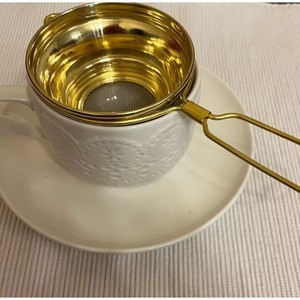 Passoire à thé en métal doré la plus vendue, avec maille fine et poignée, pour infusion de thé en feuilles. - Product Image 4
