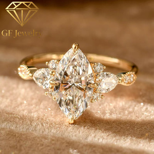Bague en platine Pt950 avec diamant de laboratoire taille marquise, grappe florale, pierres latérales poire et rondes, bijoux fins de fiançailles - Product Image 3
