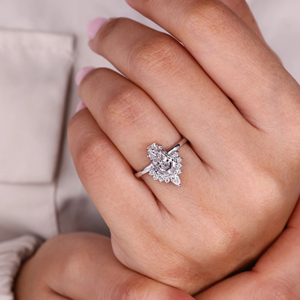 Anillo de compromiso y boda para mujer con diamante marquise de 2.24 ct cultivado en laboratorio de alta calidad, engaste de púas en oro amarillo de 14k - Product Image 6