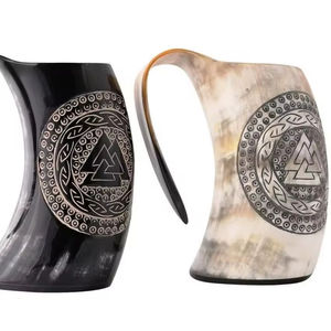 Jarra Vikinga Grabada Personalizada, Taza de Cerveza de Cuerno de Buey Natural, Estilo Rústico Medieval, Proveedor al por Mayor - Product Image 1