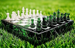 Juego de Estrategia de Resina Verde Jade y Blanca de Lujo, Inspirado en Malaquita, Regalo Artesanal Único - Product Image 3