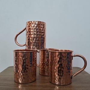 Juego de 4 Tazas de Cobre Puro Martillado, Botella con Beneficios Ayurvédicos, Botella para Gimnasio, Moscow Mule de World Craft Impex - Product Image 1