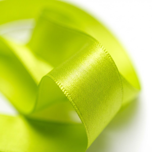 ริบบิ้นผ้าซาตินสีเขียวสะท้อนแสงขนาด 25 มม. หน้าเดียว ผลิตจากโพลีเอสเตอร์ 100% ไม่หดตัว ยี่ห้อ Neelkamal Industries 5 ม้วน x 8 ม. สำหรับงานพาณิชย์ - Product Image 1